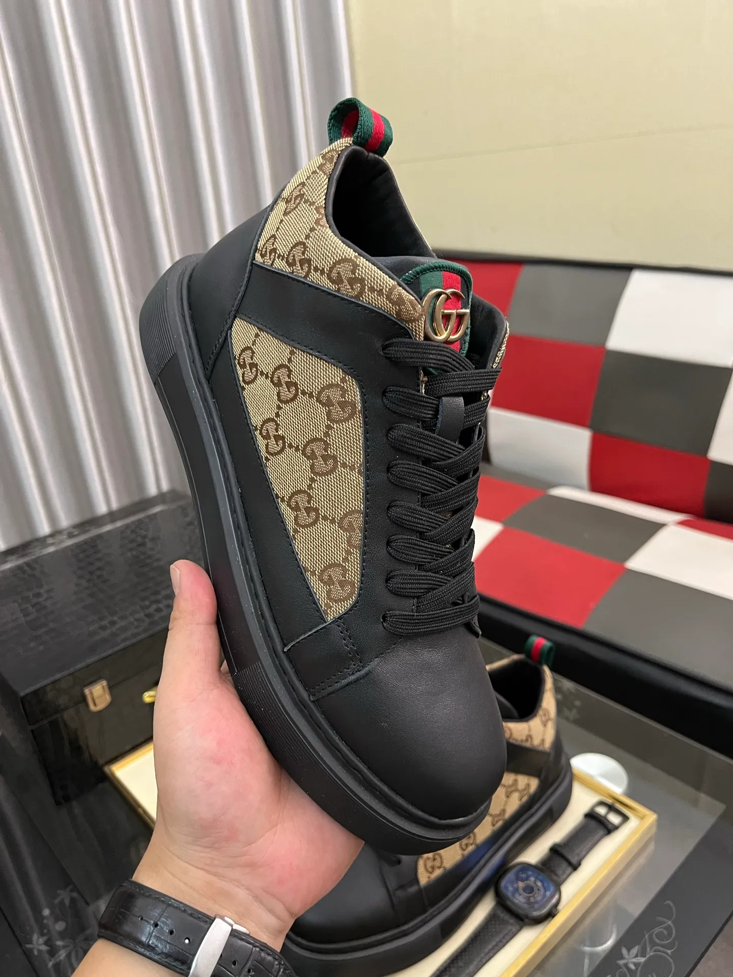 Men's shoes💰438⌚️⌚️[Gucci] Gucci's new men's genuine leather casual shoes, the highest version on the market, any comparison is welcome🆚! The original leather has excellent texture and is super high-end! Fetal sheep net lining imported from Italy, removable pad! Luxurious materials and fine workmanship, highly recommended! Code number: 38-444️⃣Colors available